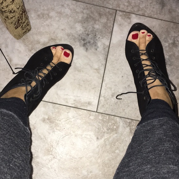 BURBERRY BLACK REAL LEATHER LACE UP PLATFORM PEEPTOE EUC BOOTIES SIZE EU… - Picture 3 of 11